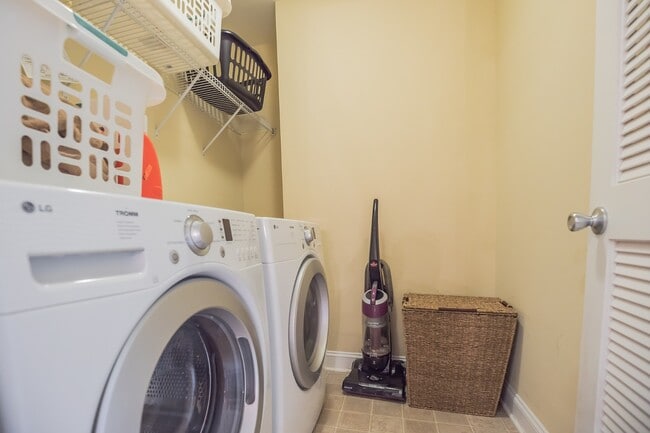 Building Photo - 216 Westbrook Dr