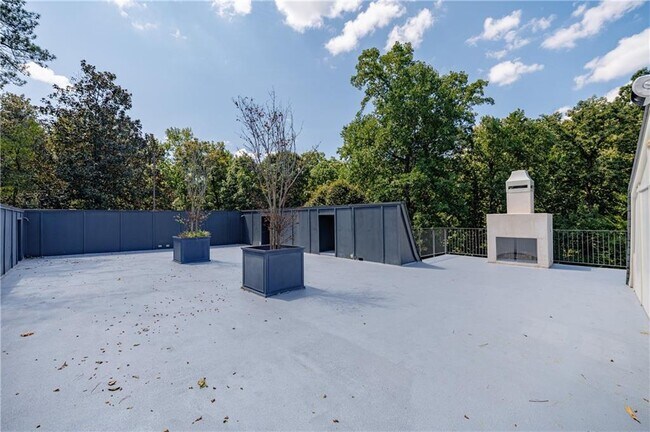 Building Photo - 3570 Knollwood Dr NW