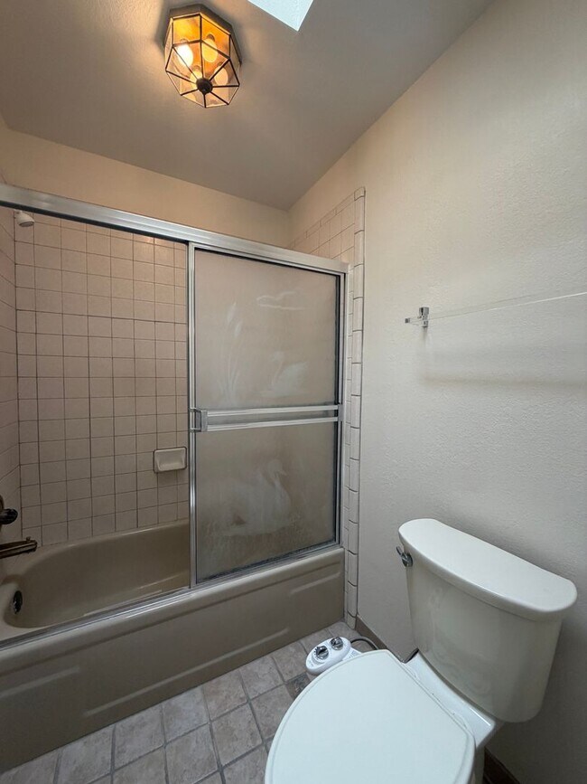 Building Photo - Stunning Midtown 2 Bedroom 2 Bath Townhome in Gated Community!