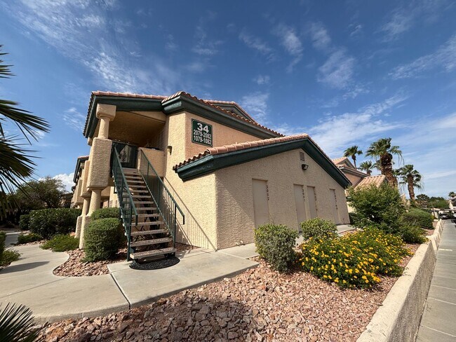 Building Photo - Beautiful 2BED/2BATH Condo near The Lakes