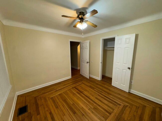 Building Photo - 2363 E Maple Rd