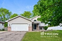 Building Photo - 4840 Evergreen Ln N
