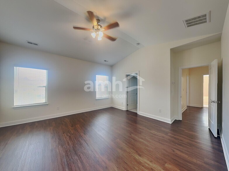 Building Photo - 10075 Fox Trotter Ln