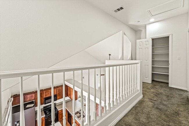 Building Photo - 3 Bedroom, 2 bathroom, 2 Car Garage Home i...