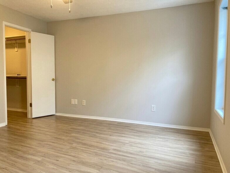 Bedrooms with Walk-In Closets - 1405 Vicksburg Plz