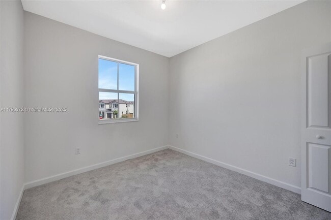 Building Photo - 2412 SE 29th St