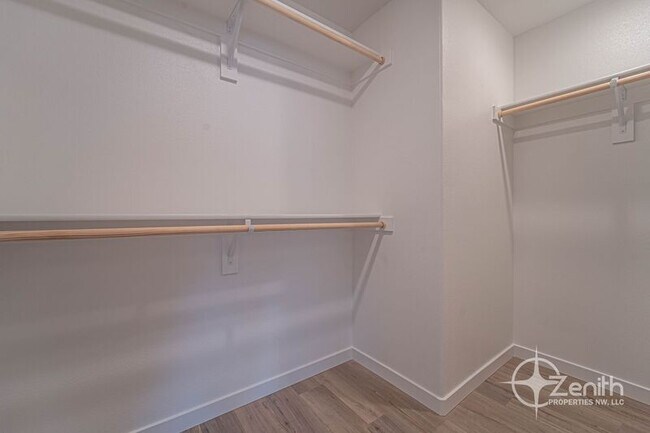 Building Photo - 4915 NE 2nd Ct