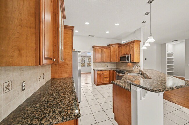 Building Photo - Canal front home!