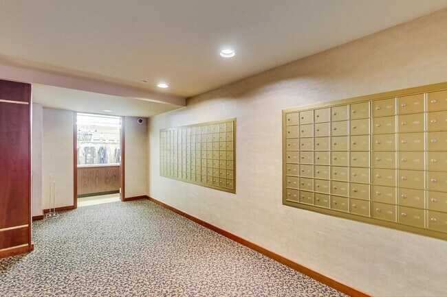 Building Photo - 910 S Michigan Ave