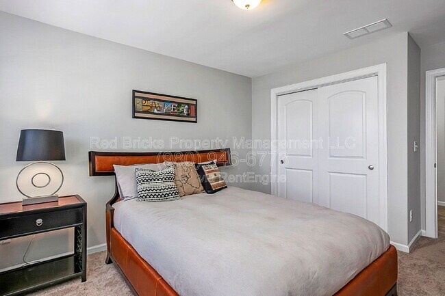 Building Photo - 9449 Glenburn Ln