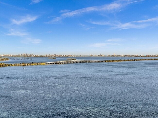 Building Photo - 665 NE 25th St