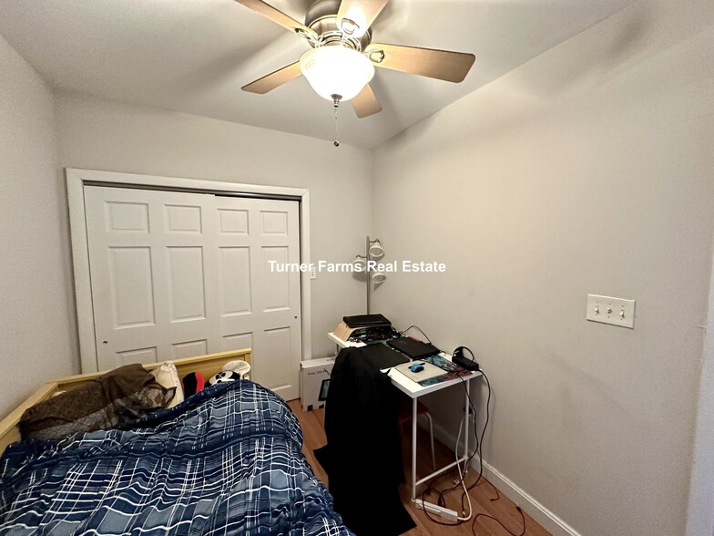 Building Photo - 105 Buttonwood St