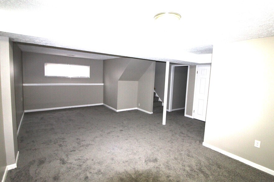 Building Photo - 5071 Albany Dr