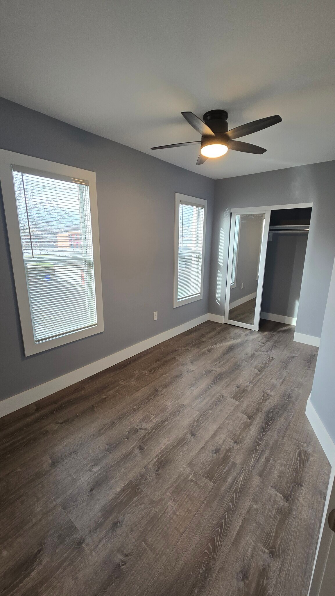 Building Photo - 594 E Sycamore St