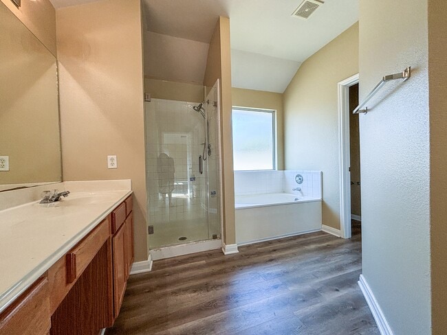Building Photo - 340 Meadow Park