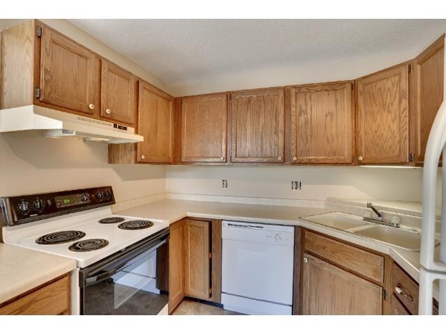 Kitchen - 2240 Ridge Dr