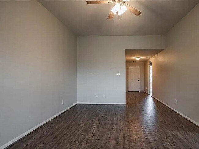 Building Photo - 976 Lake View Cir W