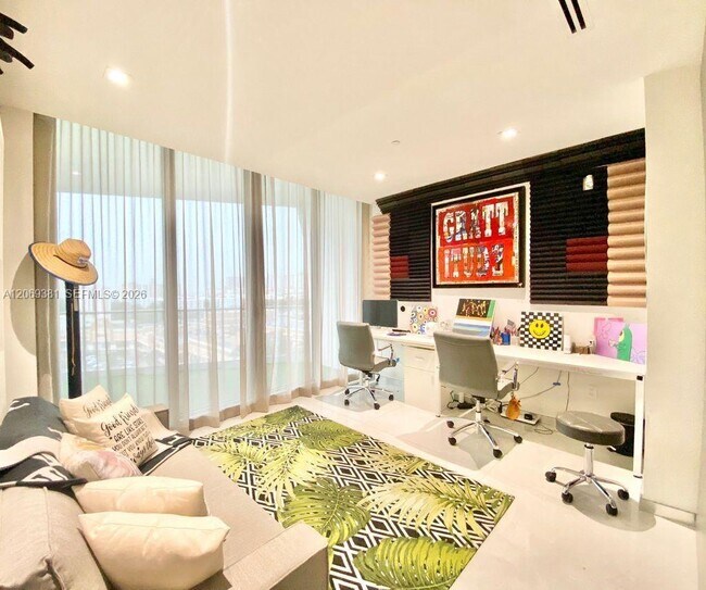 Building Photo - 16901 Collins Ave