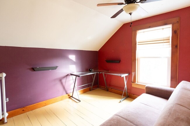 Building Photo - 4 Bedroom house conveniently located in Florence