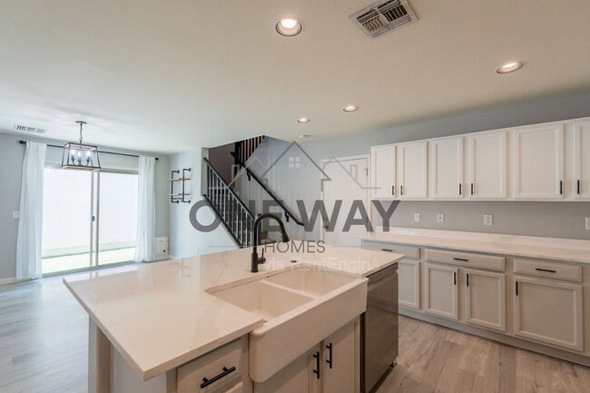 Building Photo - 1057 S Deerfield Ln