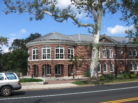 Building Photo - 476 Main St