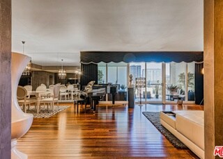 Primary Photo - 6250 Hollywood Blvd