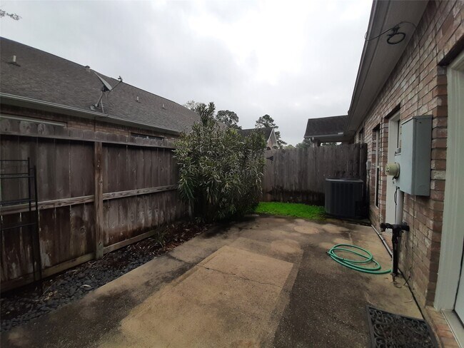 Building Photo - 12755 Mill Ridge Dr