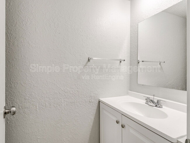 Building Photo - 8506 Candlewood Dr