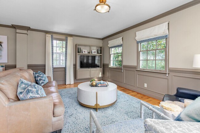 Building Photo - Stunning Irving Park 4 bedroom, 4 bathroom home in Greensboro!