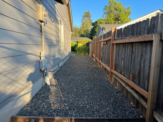 Building Photo - Adorable Quiet park like setting in fruit valley sunsets with landscaping provided