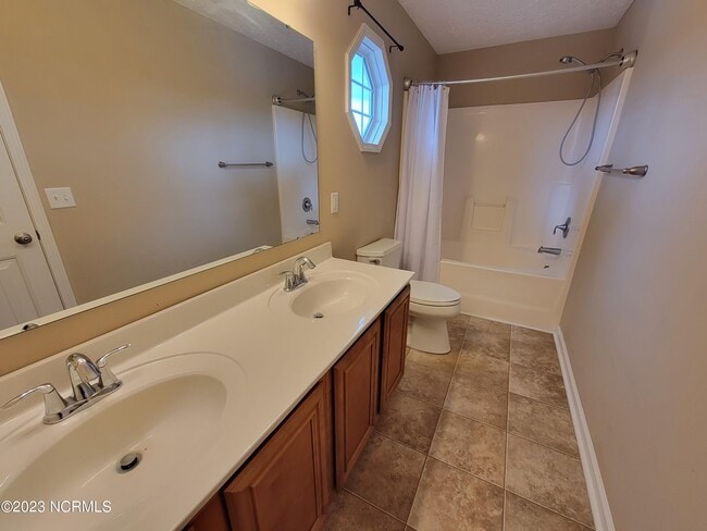 Building Photo - 416 Amaryllis Ln