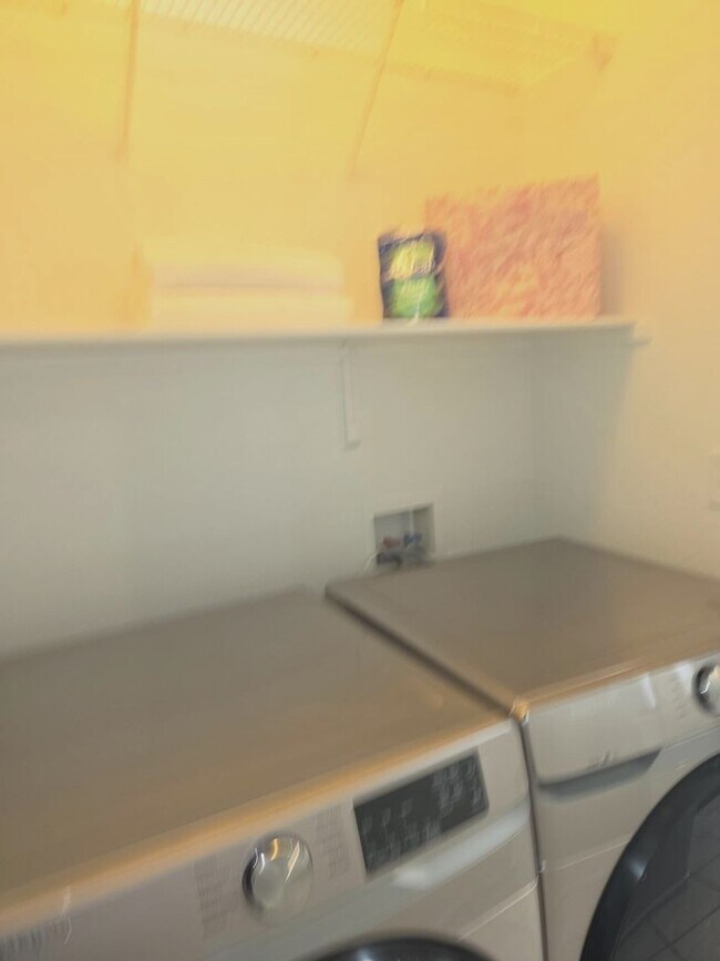 Building Photo - Firewood/ 3 Bedroom Furnished