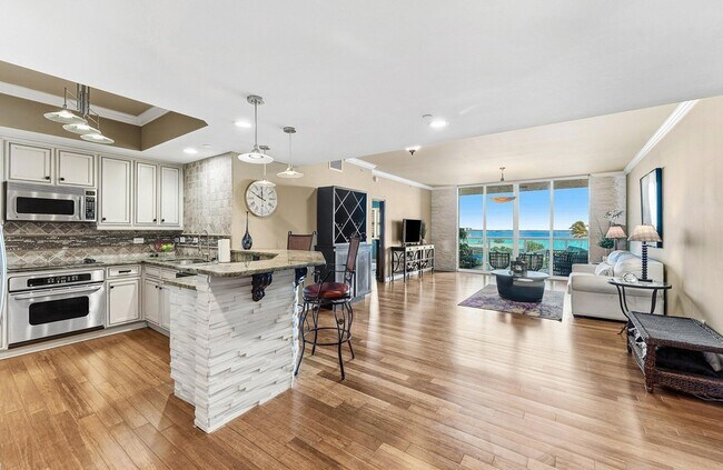 Building Photo - 2650 Lake Shore Dr