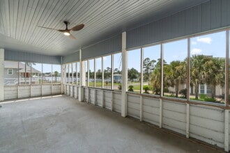 Building Photo - 320 Hallock St