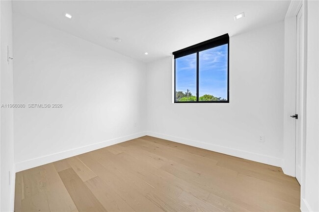 Building Photo - 2710 SW 34th Ave