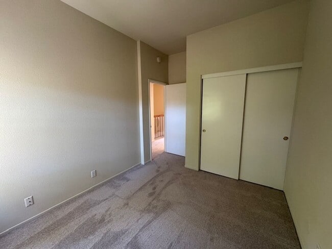 Building Photo - Nicely updated 3 bedroom, 2 bath 2 story t...