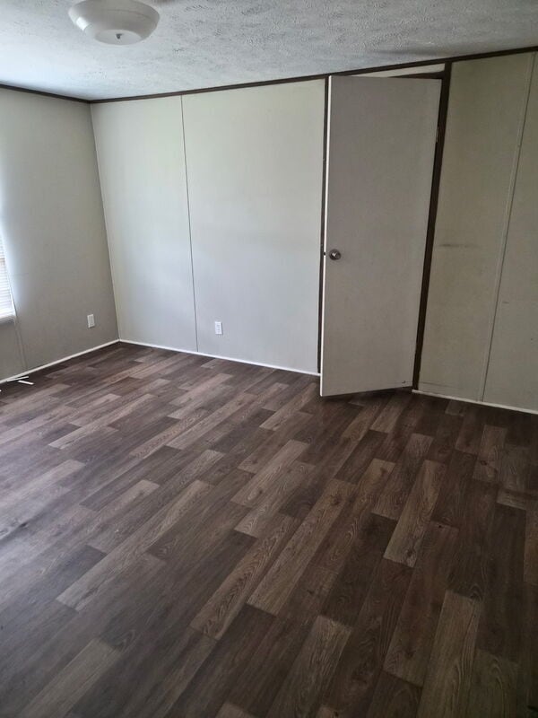 Building Photo - 185 Lakeside Ln