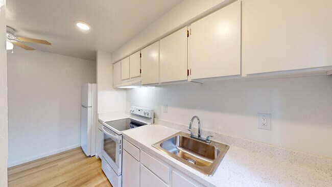 Building Photo - 515 B St