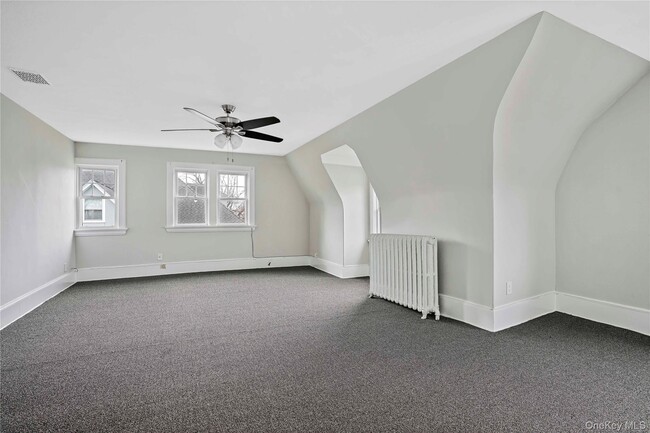 Building Photo - 9 Ridgeview Ave