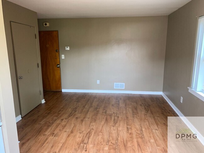 Building Photo - 124 W South St