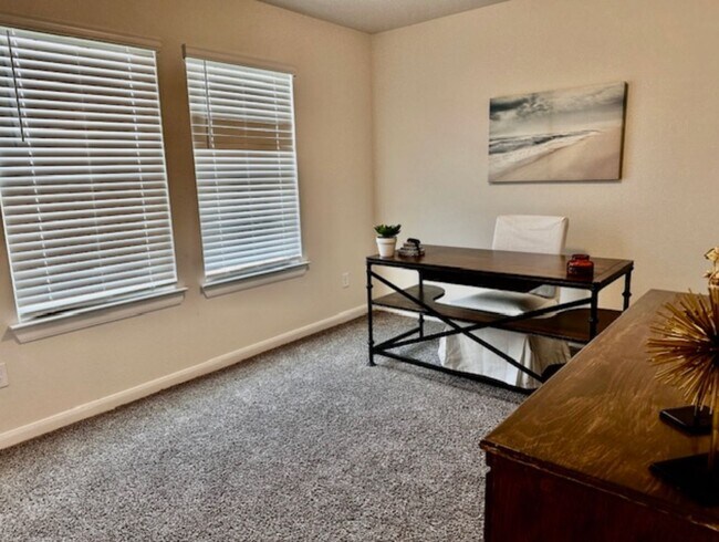 Building Photo - Like New 1 story 4 bedroom home just off D...