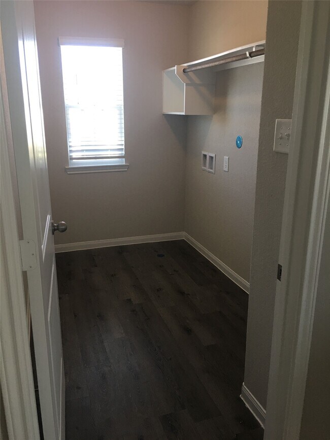 Building Photo - 2111 Ethan Dr