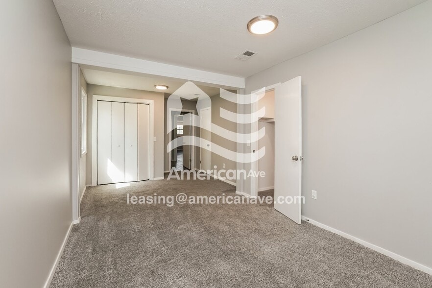 Building Photo - 933 Tyler St