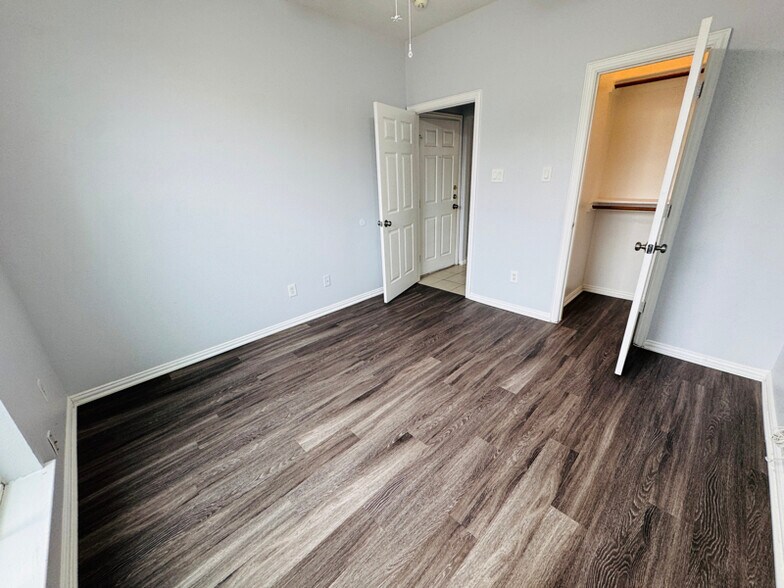 Building Photo - 5837 Swords Dr