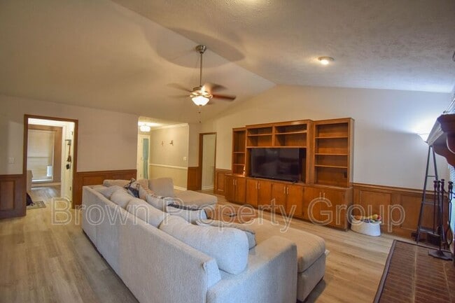 Building Photo - 1651 Greenock Ave