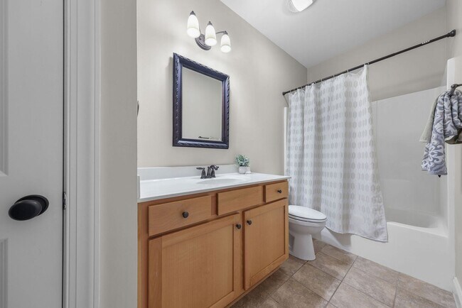 Building Photo - ~ COMPASS POINTE ~