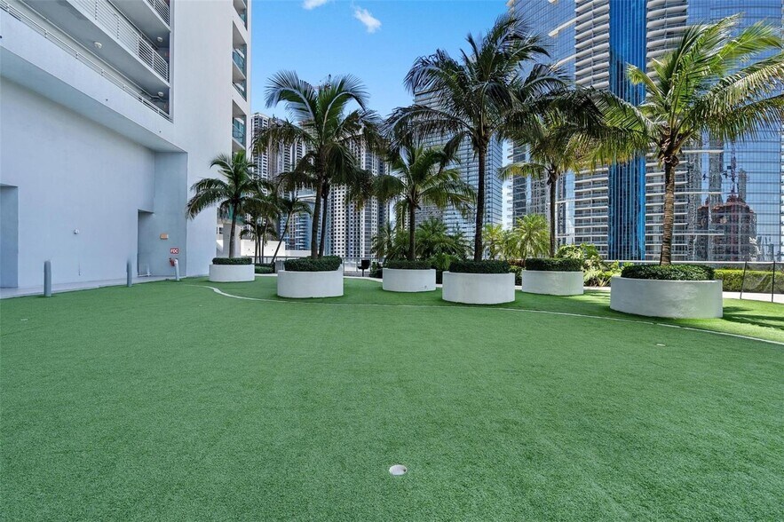 Building Photo - 888 Biscayne Blvd