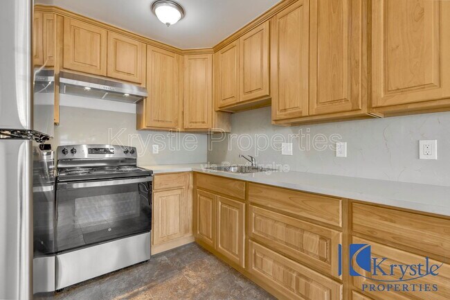 Building Photo - 1038 Thelma Ave