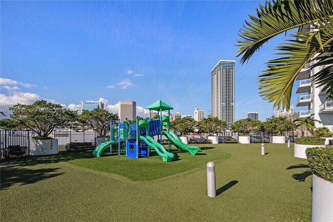 Building Photo - 90 SW 3rd St