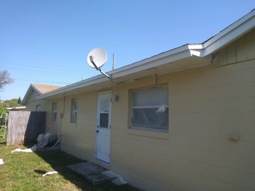 unit 4 back exit - 7105 Poinsetta Ave